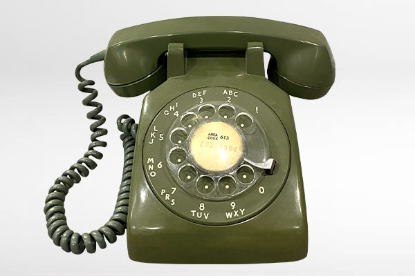 An image of Audly's olive phone style on a white background